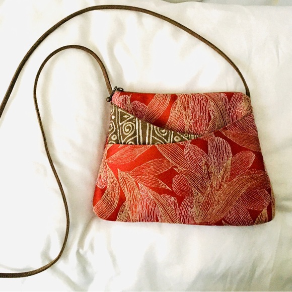 Maruca tm Small crossbody bag (cosmic cosmo red) - Picture 2 of 7